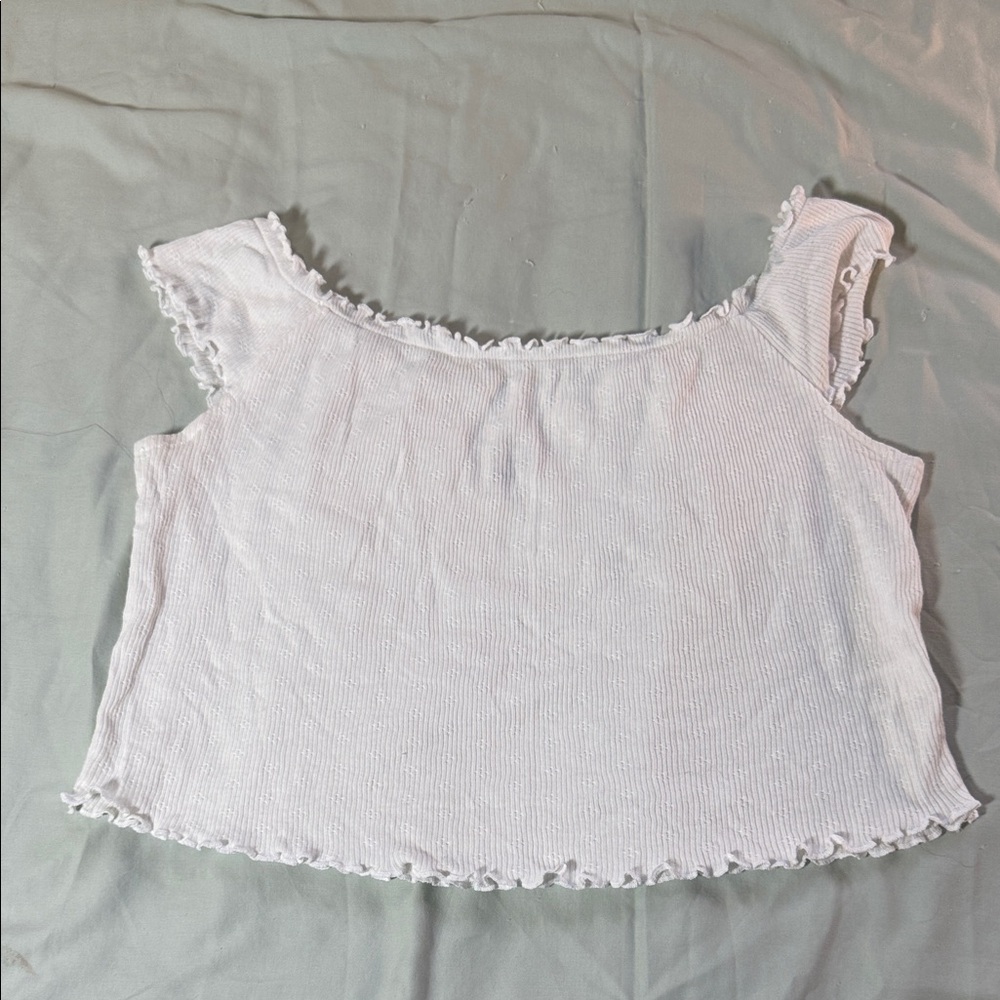 Me to We Cream Ruffle Trim Crop Tank Top size Large